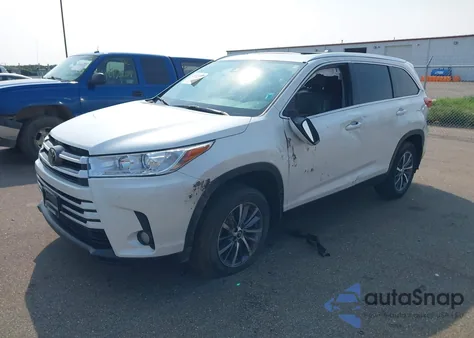 2019 Toyota Highlander Xle z USA, uszkodzony, nr VIN 5TDJZRFH3KS925173